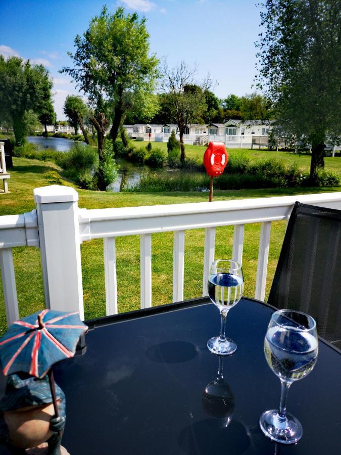Lake Escape - Hoburne Cotswolds 사우스 체르니 외부 사진