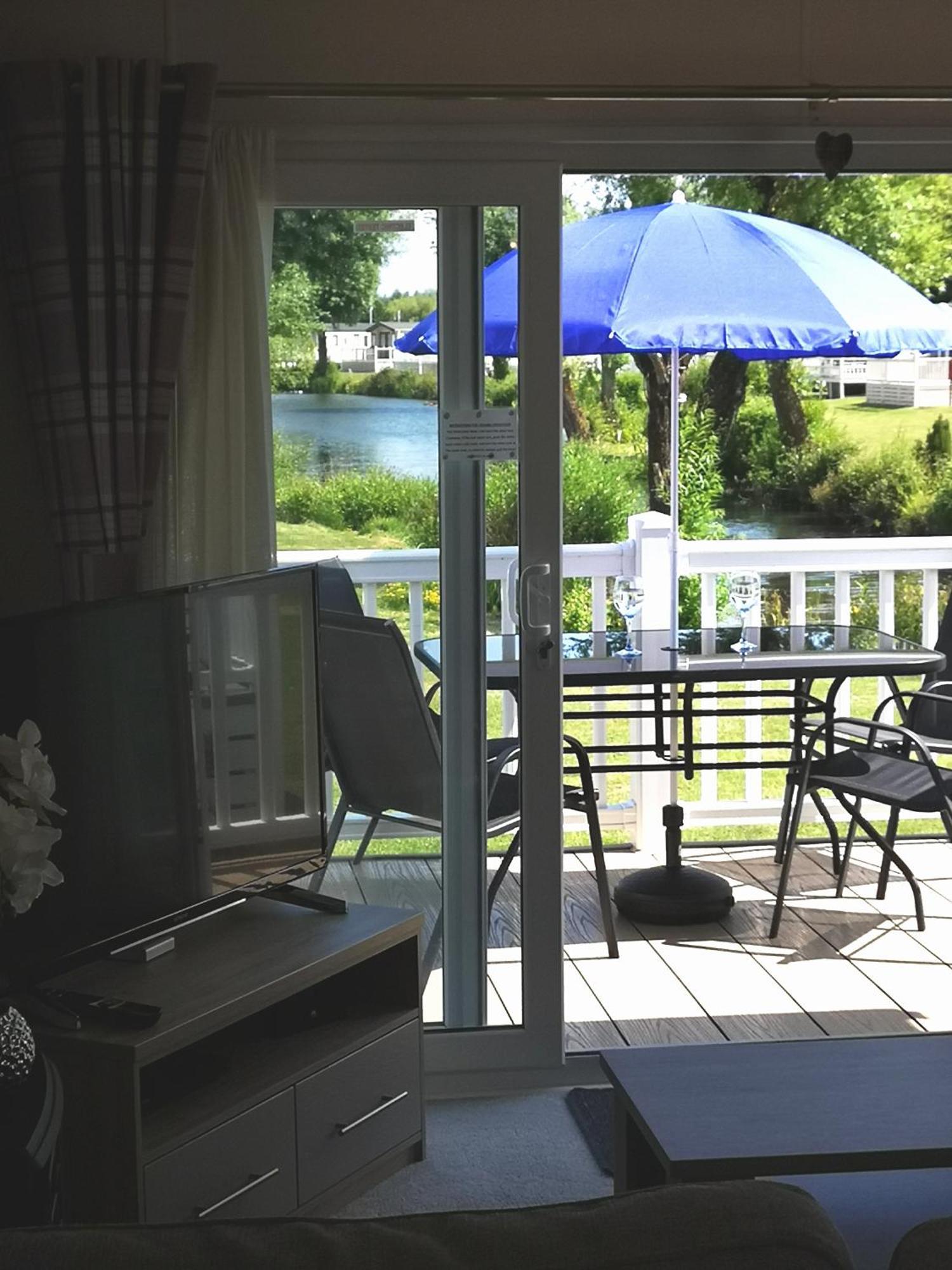 Lake Escape - Hoburne Cotswolds 사우스 체르니 객실 사진
